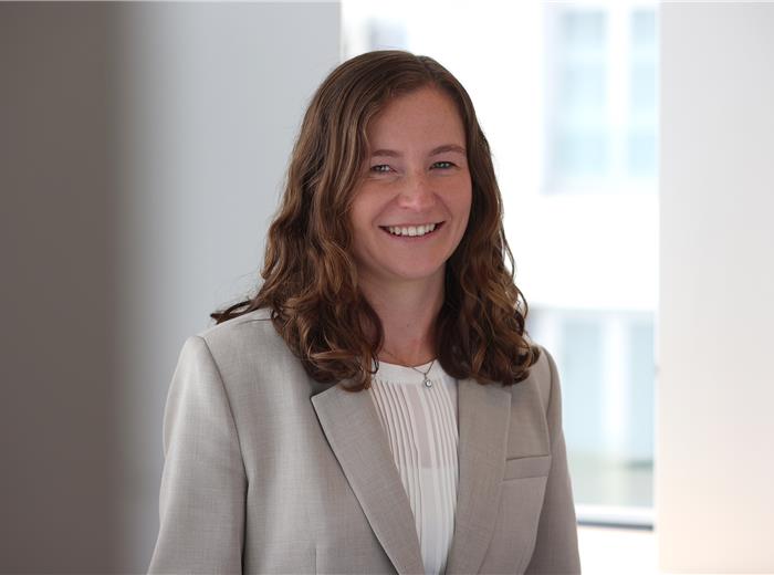 Stephanie van Gils - Deckers Notarissen